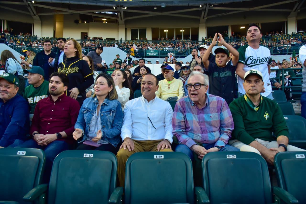 $!El Gobernador Rocha Moya disfruta del ‘Clásico Sinaloense’ en el Chevron Park