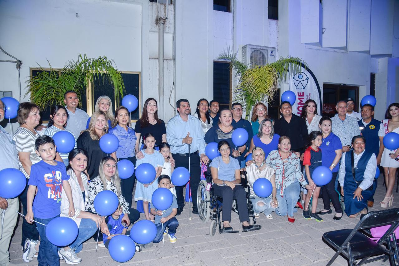 $!Palacio Municipal de Ahome se tiñe de color azul al promover la empatía y la inclusión social del espectro autista