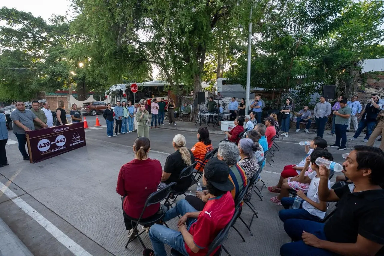 $!Tras 50 años de espera, pavimentan cinco calles en la colonia Independencia de Culiacán