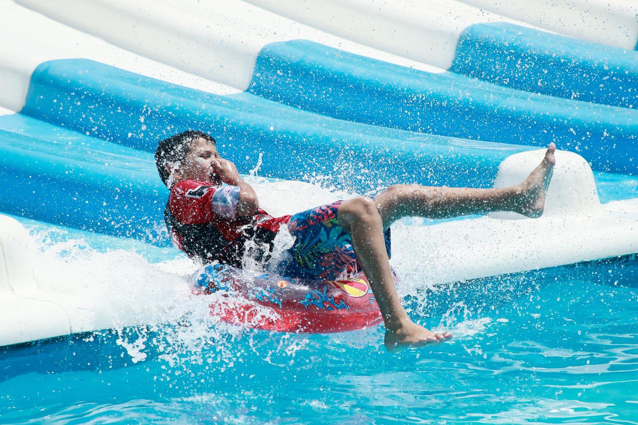 $!En Culiacán, familias disfrutan del calor en balneario del Parque Culiacán 87