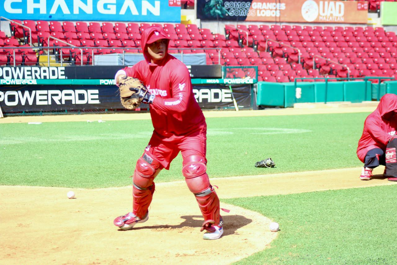 $!Mazatleco Óscar Jiménez disputa la posición de cátcher con Venados