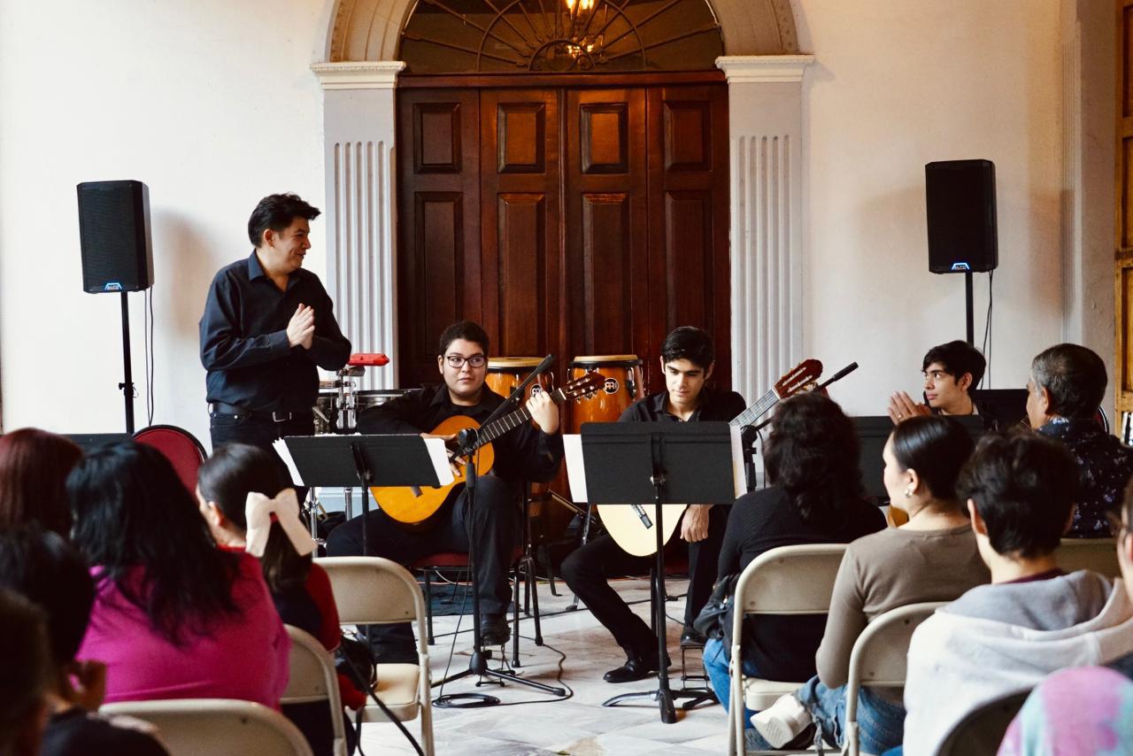 $!Los estudiantes demostraron su alto nivel artístico ante locales y turistas.