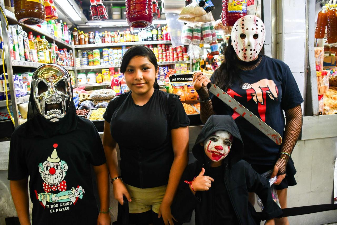 $!Pequeños vampiros, brujas y superhéroes piden Halloween en Culiacán