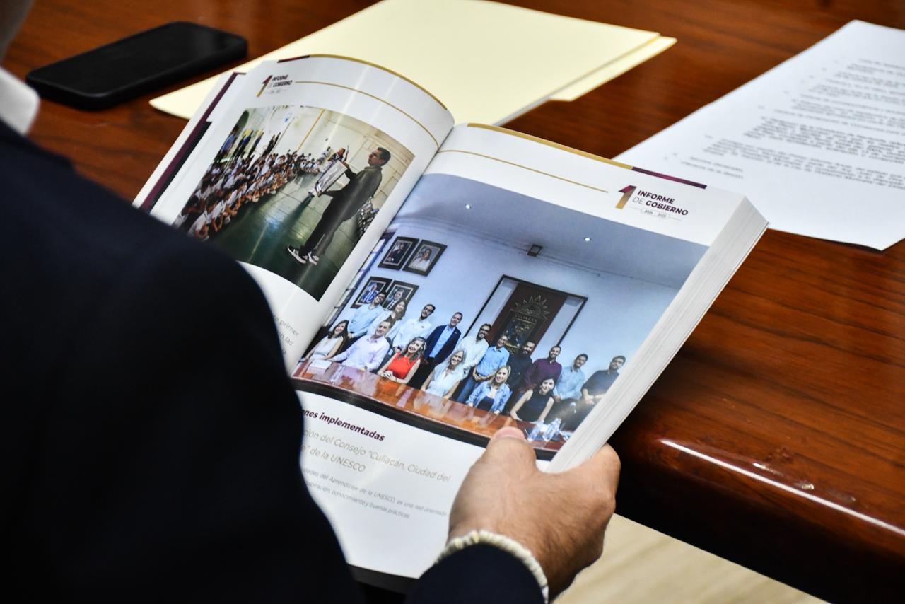 $!Entrega Alcalde de Culiacán a Cabildo Informe de Gobierno de su primer año