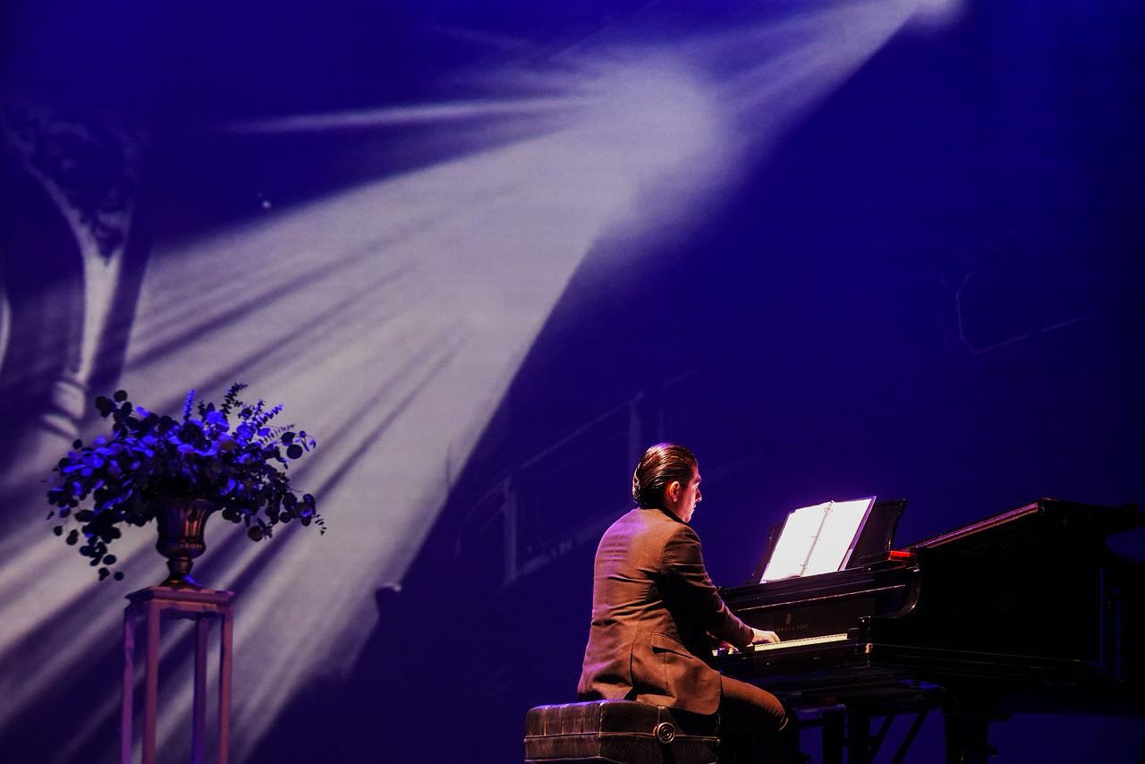 $!El tenor estuvo acompañado al piano por el maestro Juan Pablo García.