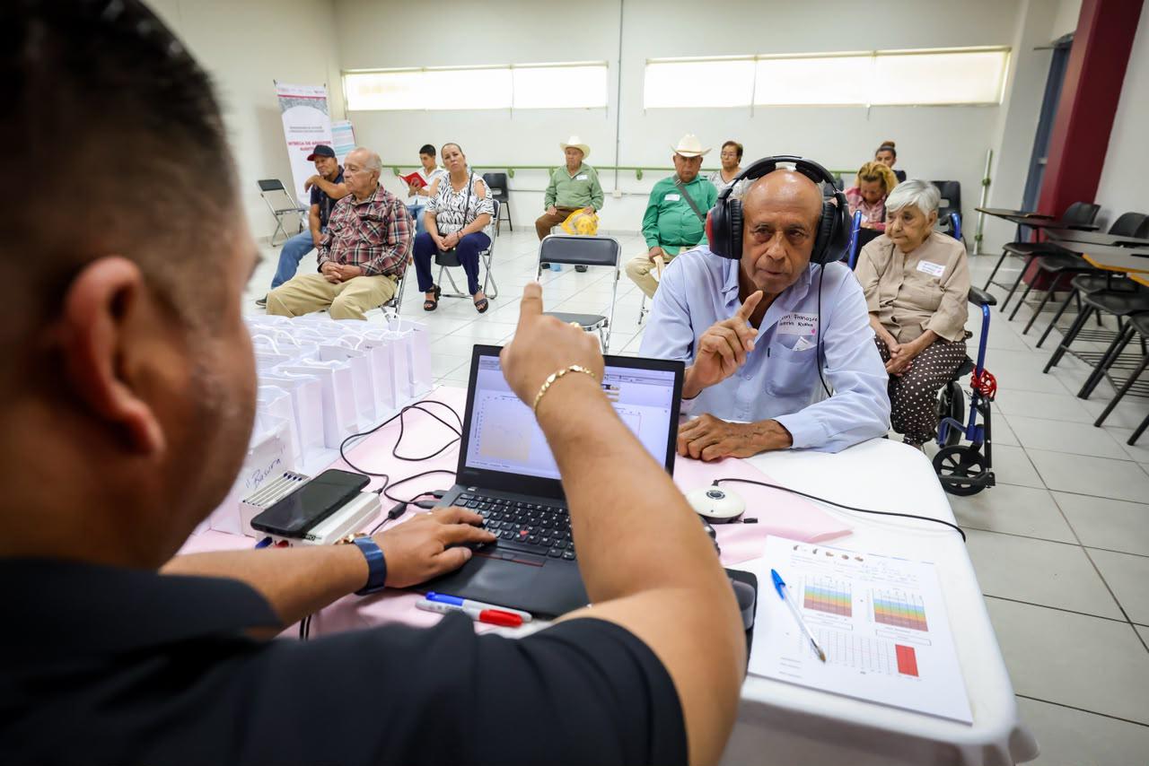 $!Entregan 644 auxiliares auditivos en Sinaloa para mejorar calidad de vida
