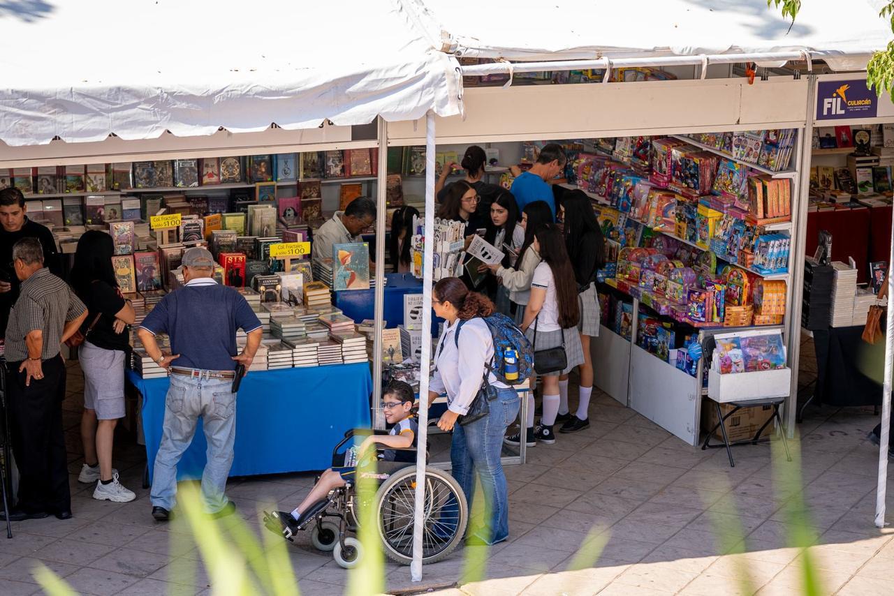$!Registra organización más de 16 mil visitantes en el primer día de la FIL Culiacán 2025