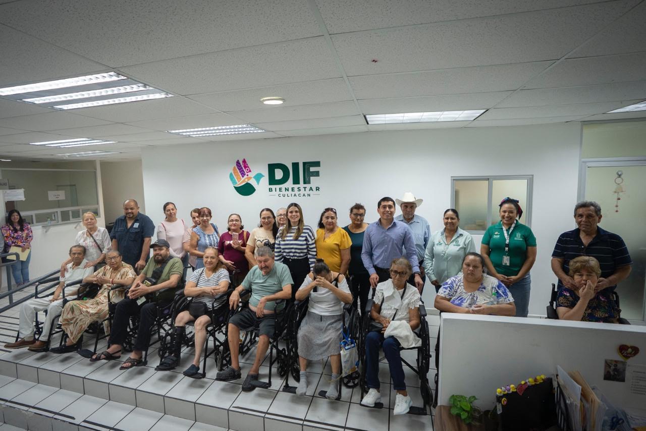 $!Gobierno de Culiacán entrega sillas de ruedas a personas adultas