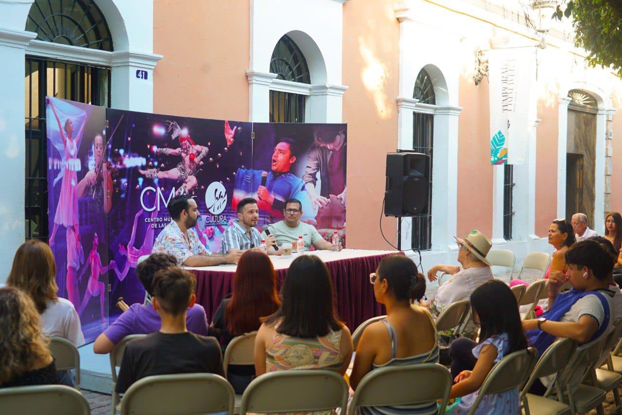 $!Víctor Alonso Osuna, director de la Escuela de Música del Centro Municipal de las Artes, y de Alonso Guerra, titular de Diálogos de Nuestra Historia, acompañan a Freeman.