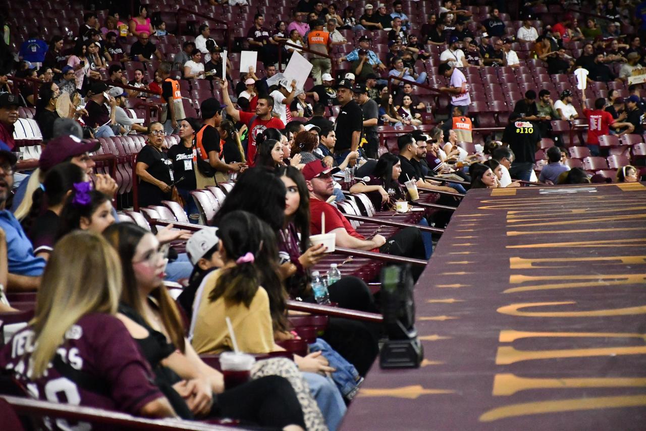$!Tomateros luce en casa y se impone con autoridad a Venados en el Clásico Sinaloense