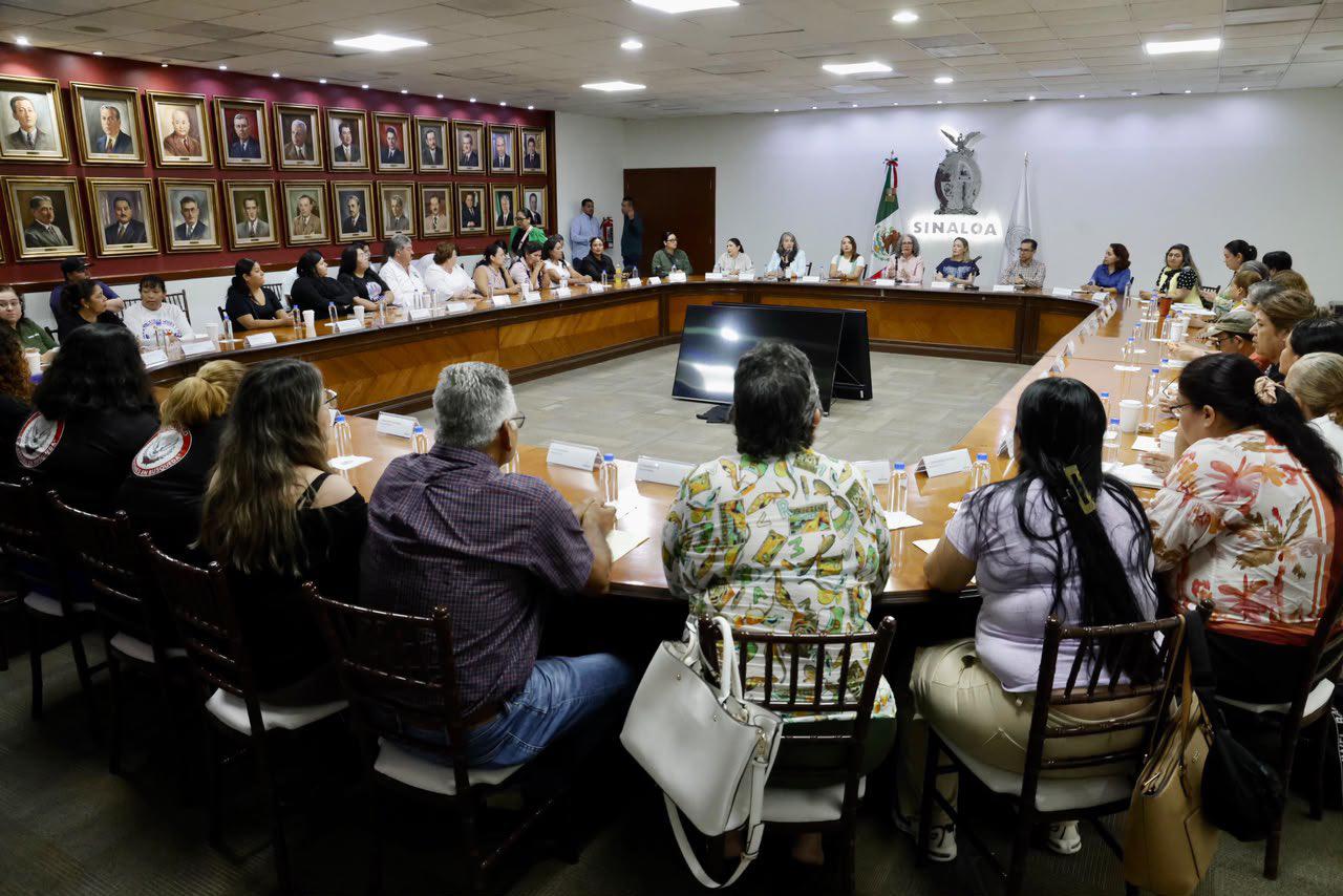 $!Gobernadora de Sinaloa se reúne con familias buscadoras tras rechazo de colectivos