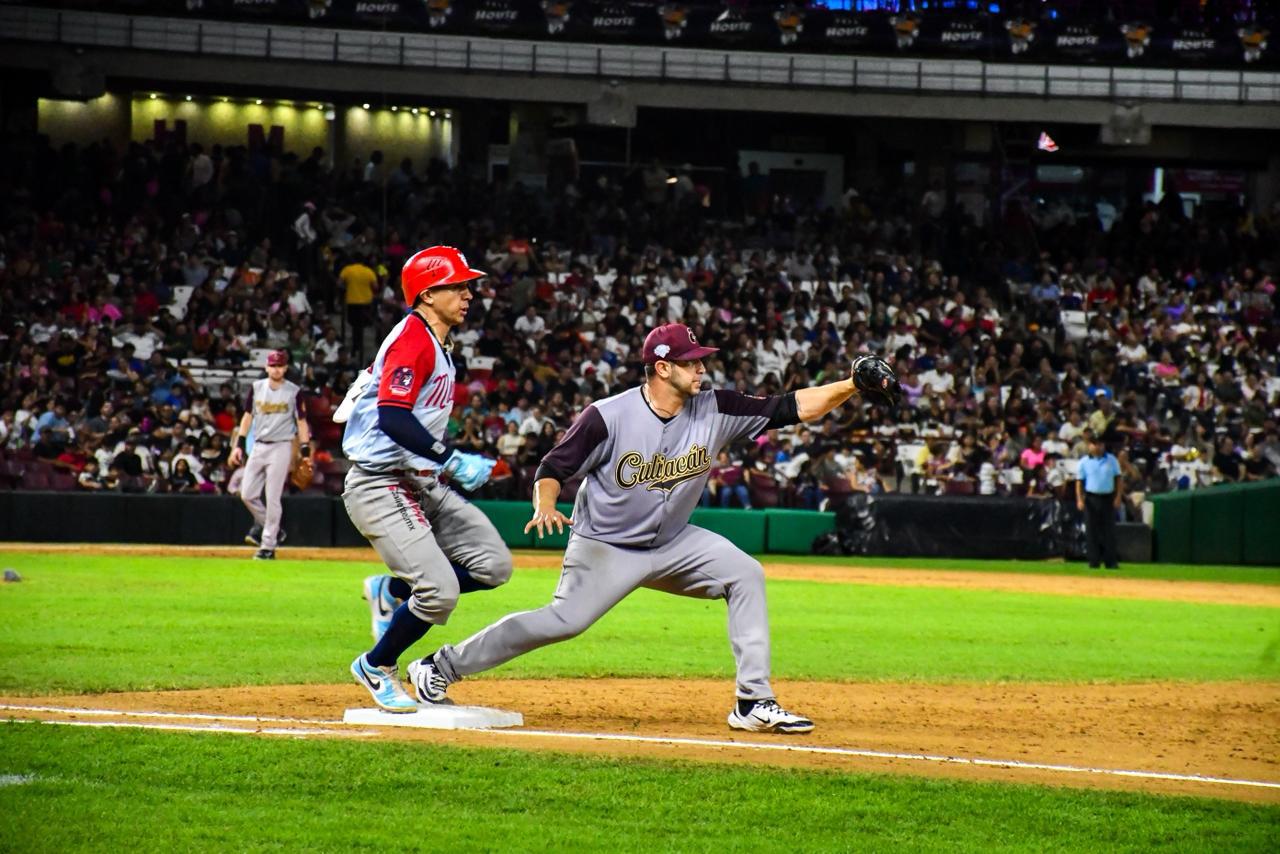 $!Tomateros domina en casa a Venados en el Cuadrangular del Bienestar