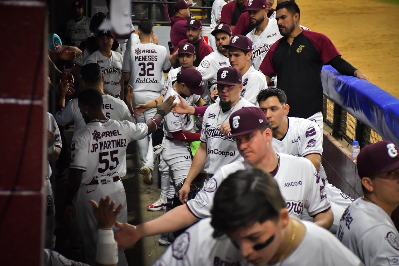 $!Tomateros remonta con rally explosivo y empata la serie en casa