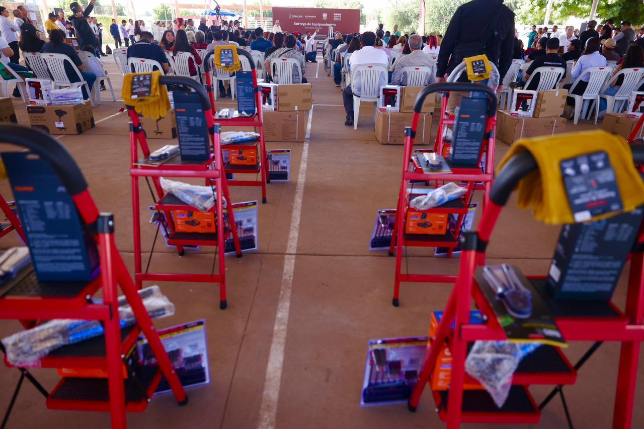 $!Gobierno de Sinaloa culmina en Navolato entrega de equipamiento a emprendedores, con inversión de $950 mil