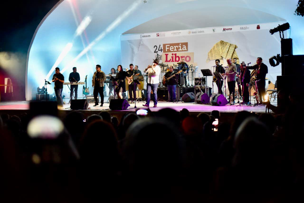 $!La Banda Revolución ofreció u espectáculo Revo 70’s Band.