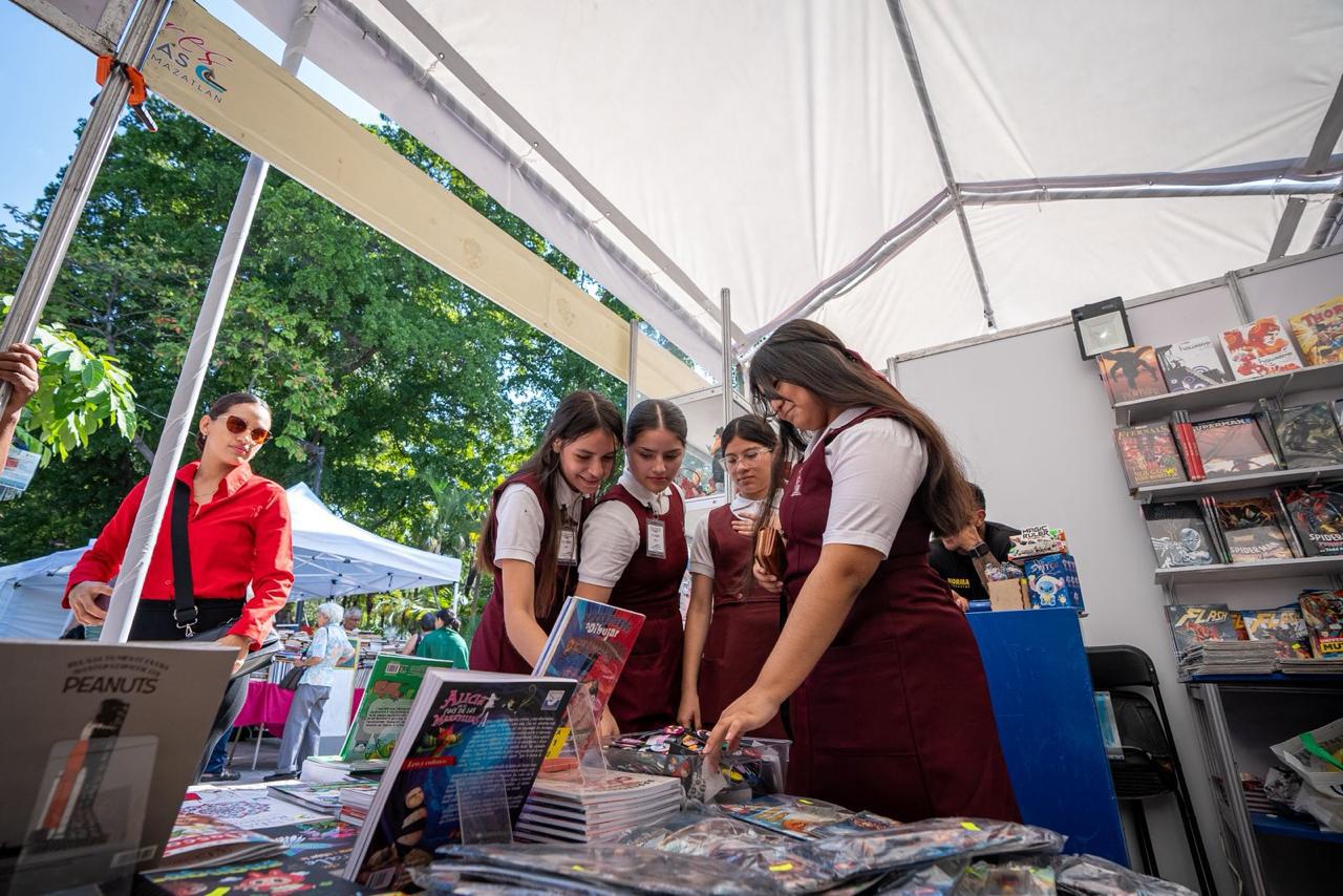 $!Registra organización más de 16 mil visitantes en el primer día de la FIL Culiacán 2025