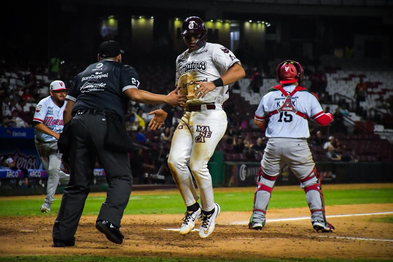 $!Tomateros remonta con rally explosivo y empata la serie en casa