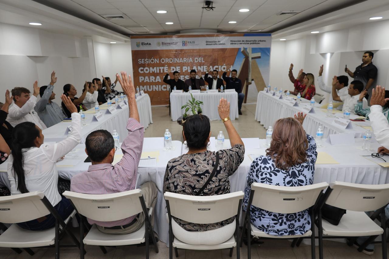 $!Hace ajustes Elota y reasigna recursos para instalar de alumbrado público