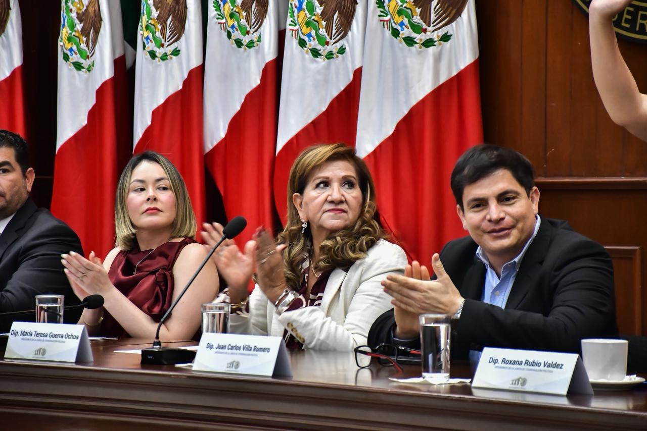 $!Gobierno de Sinaloa entrega al Congreso del Estado Cuarto Informe de Labores de Rocha