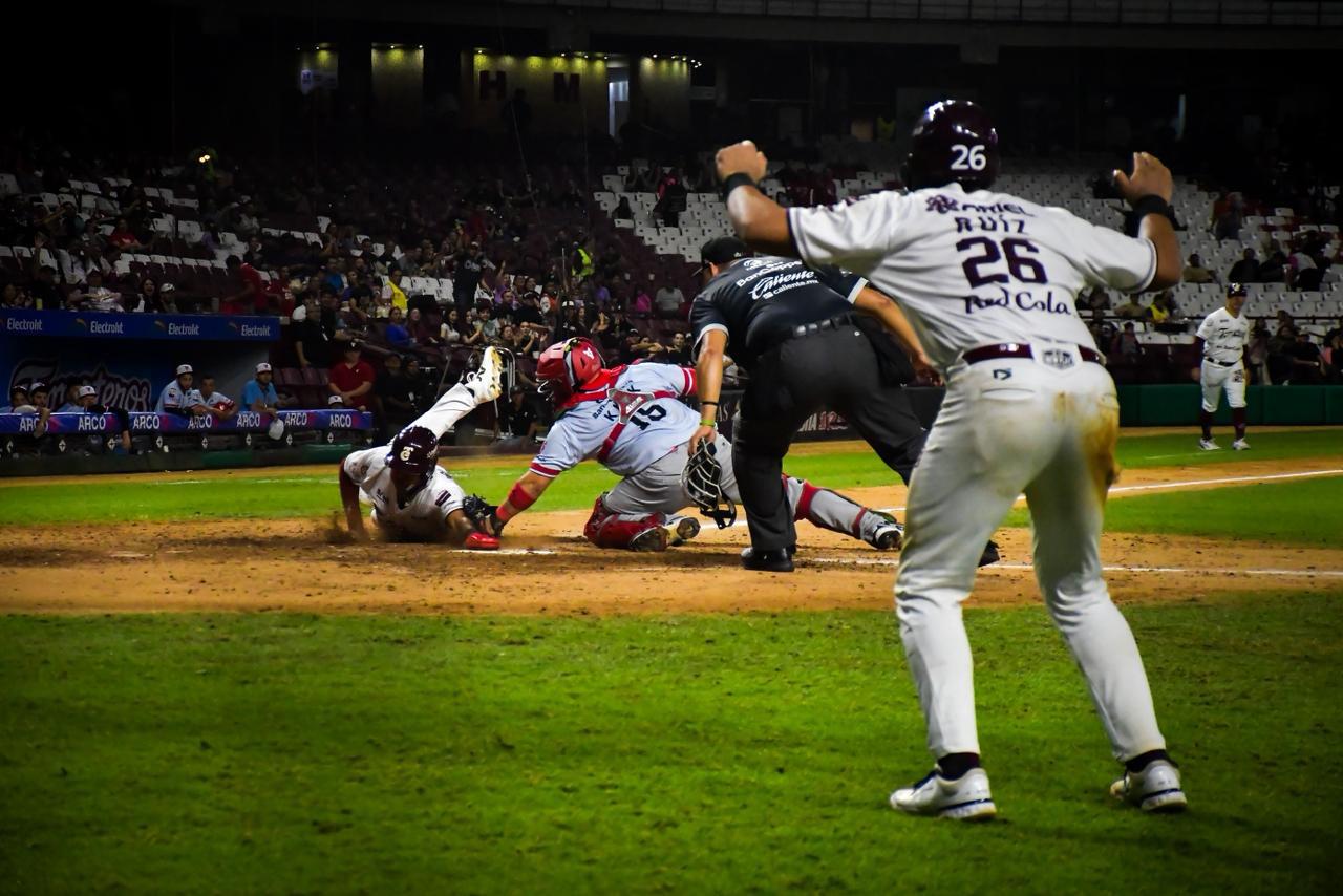 $!Tomateros remonta con rally explosivo y empata la serie en casa