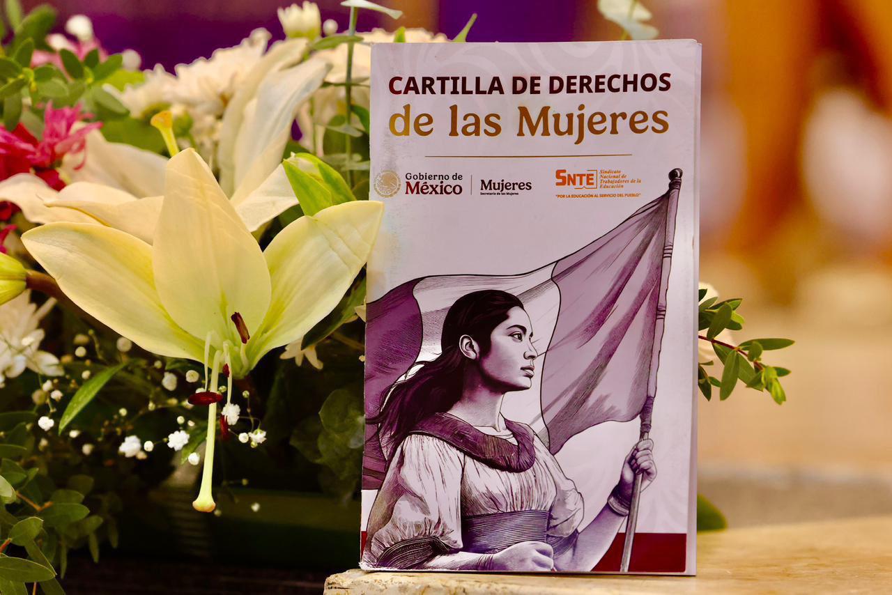 $!Gobernador de Sinaloa entrega Cartilla de Derechos de las Mujeres a agremiadas del SNTE 53