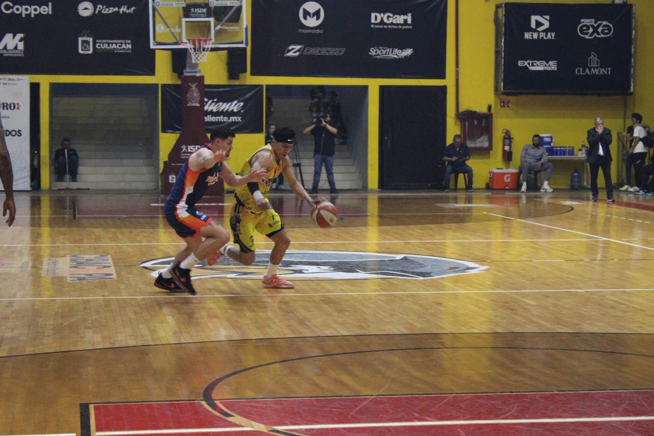 $!Caballeros de Culiacán barre a Pioneros y mantiene vivo el sueño de playoffs