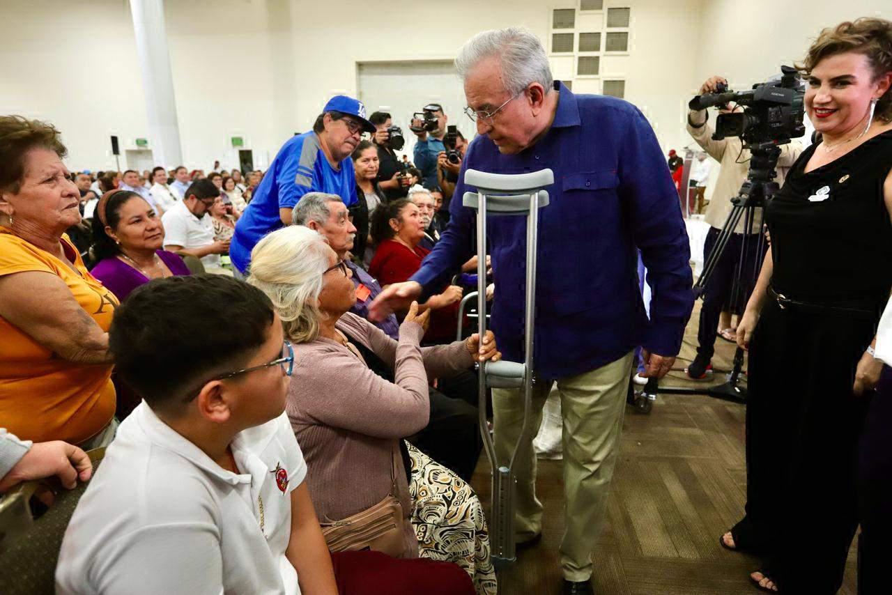 $!Entrega Beneficencia Pública Nacional 19 ambulancias y equipo a Sinaloa