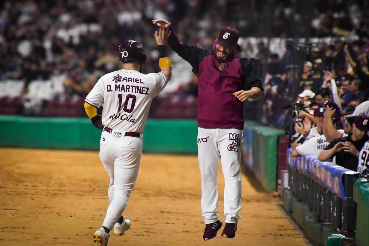 $!Tomateros de Culiacán pega de nuevo y queda a dos triunfos de la final de la LMP