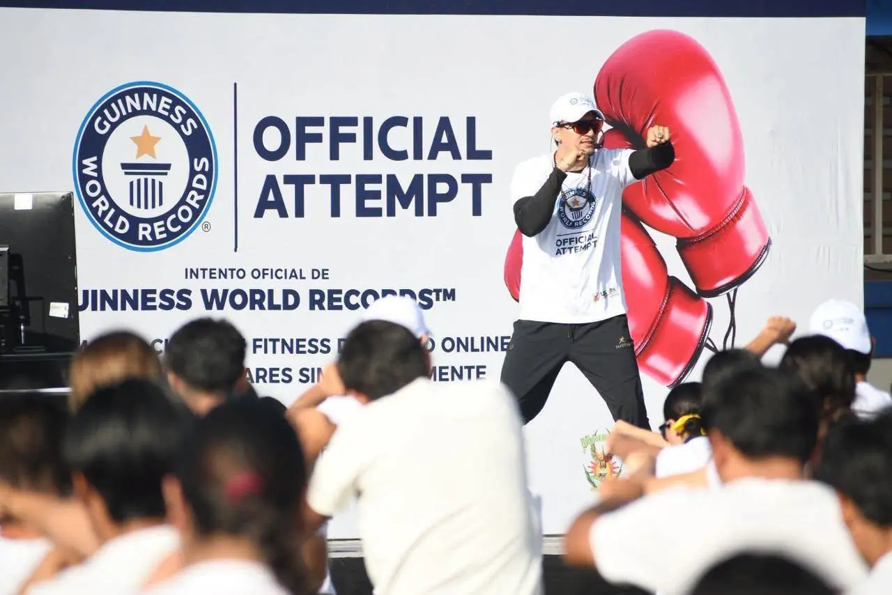 $!Marco Verde y la UAS logran Récord Guinness con megaclase de fitness de boxeo