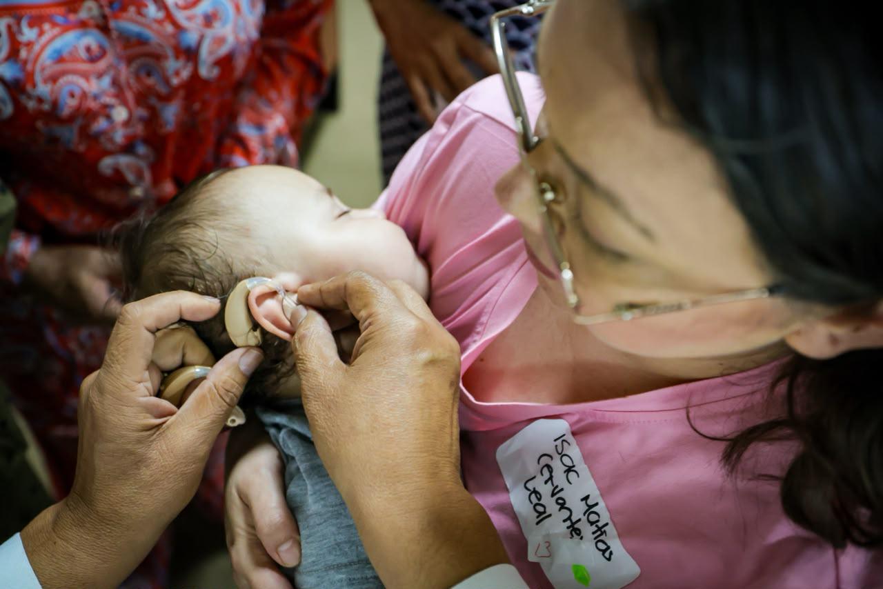 $!Entregan 644 auxiliares auditivos en Sinaloa para mejorar calidad de vida