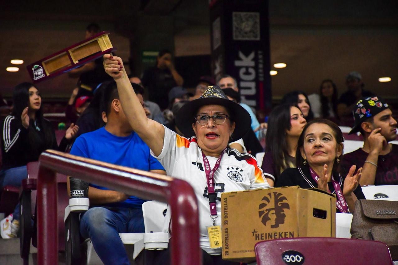 $!Tomateros remonta con rally explosivo y empata la serie en casa