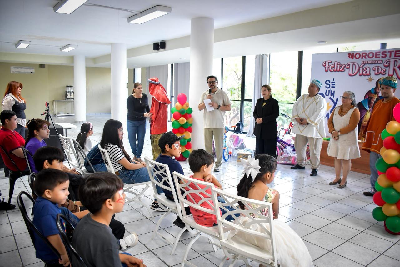 $!Arriban los Reyes Magos de Noroeste a Culiacán y cumplen deseos de niñas y niños