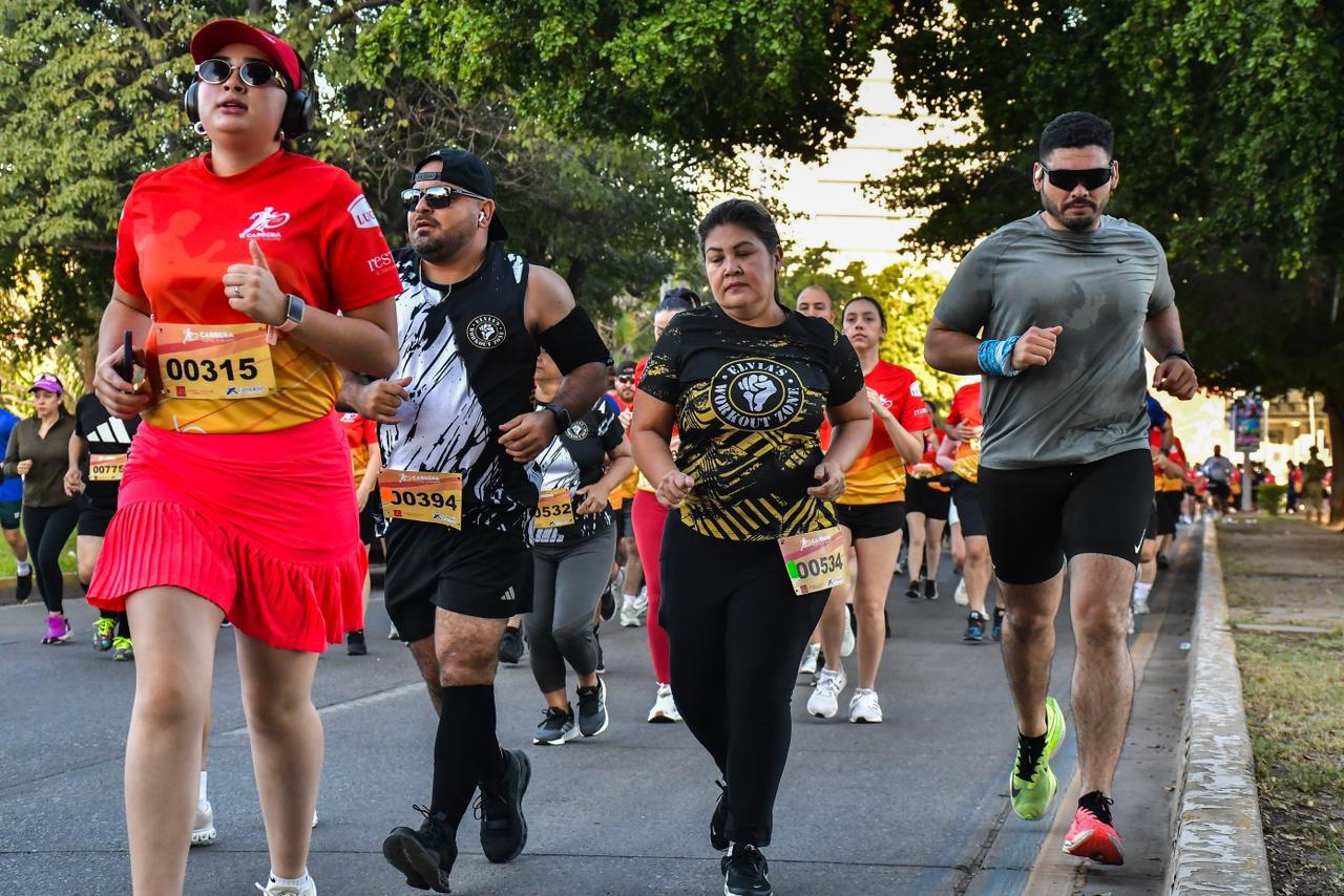 $!Festeja Mueblería Valdez Baluarte medio siglo de existencia con carrera con causa en Culiacán