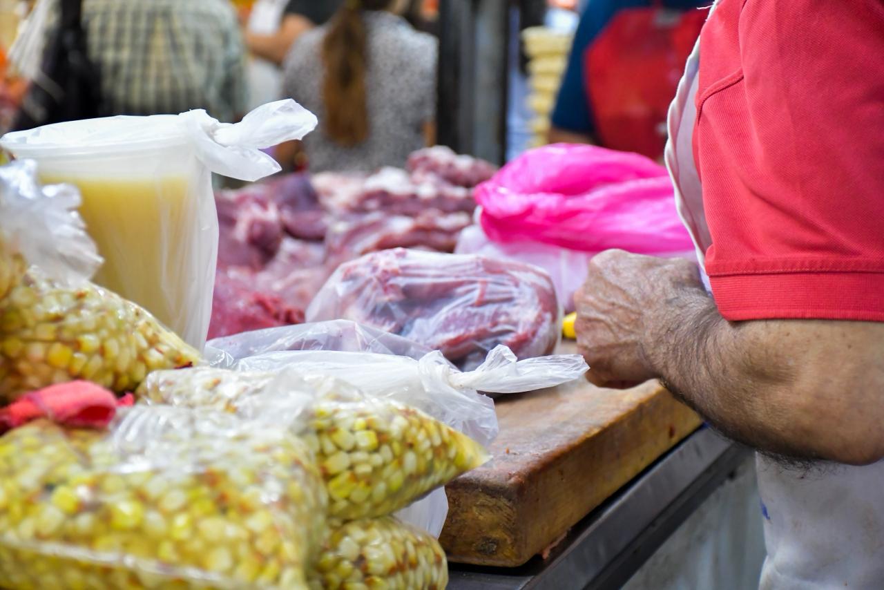 $!Menudo y pozole impulsan las ventas decembrinas en mercados de Culiacán
