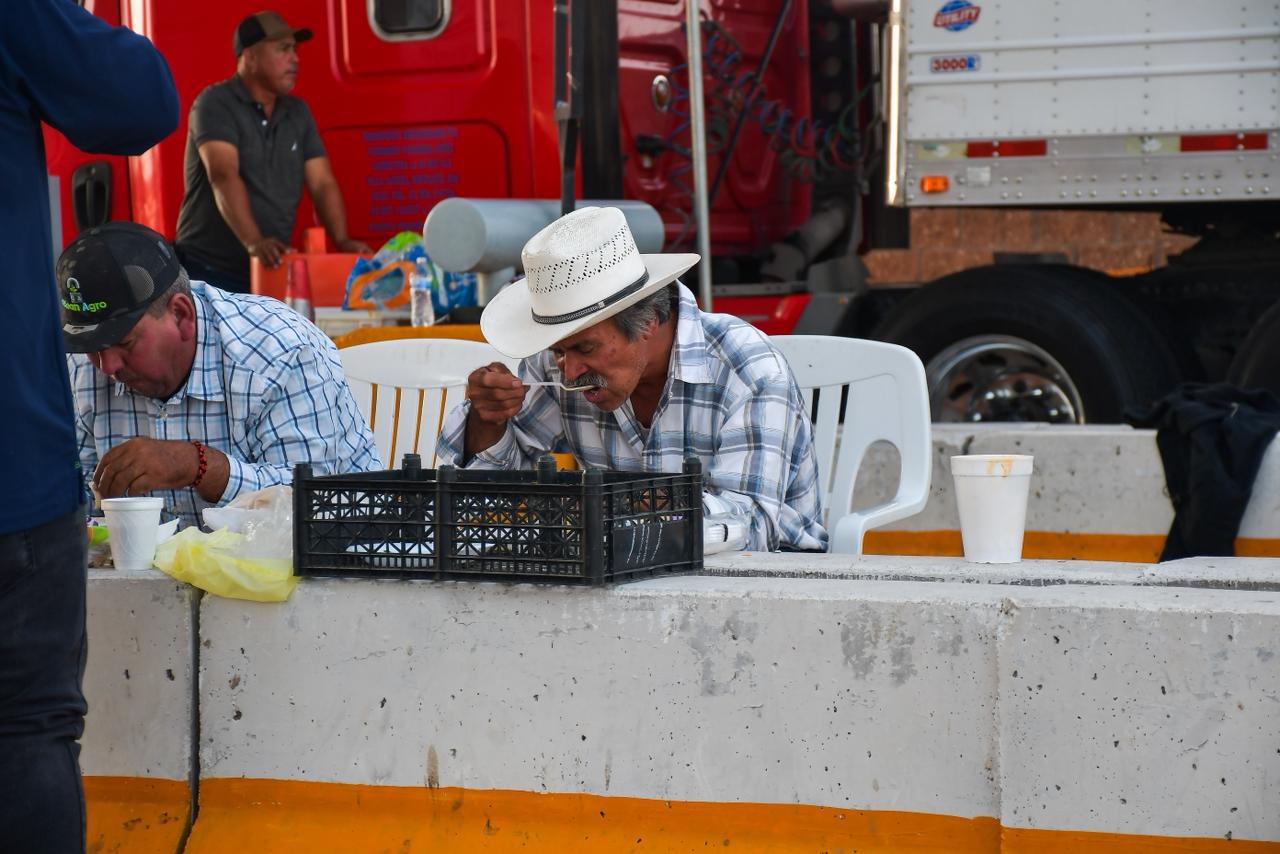 $!Caseta de El Pisal liberada hasta nuevo aviso: agricultores mantienen el plantón