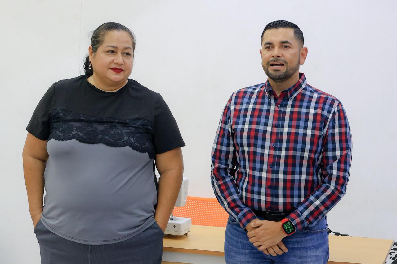 $!La artista escénica Hortensia López Gaxiola y Adolfo Plata.