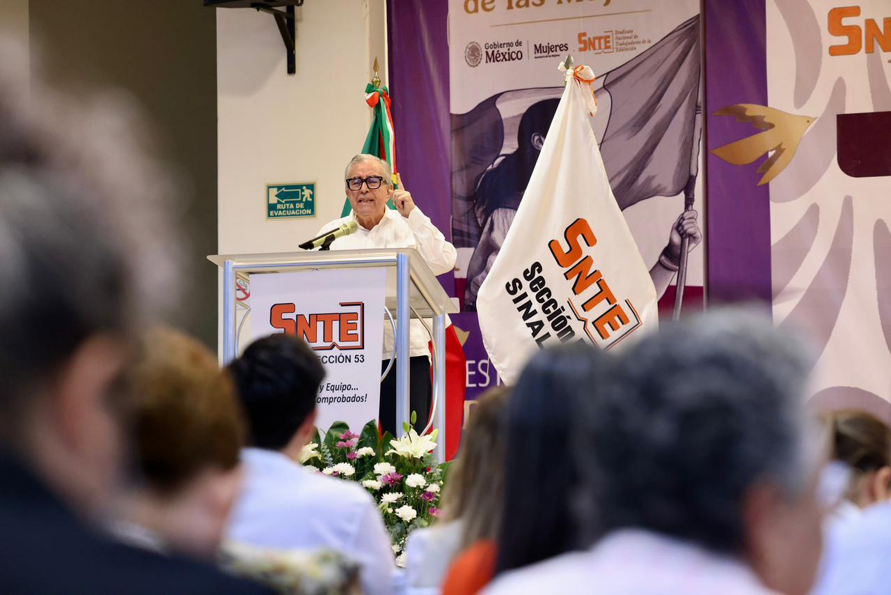 $!Gobernador de Sinaloa entrega Cartilla de Derechos de las Mujeres a agremiadas del SNTE 53