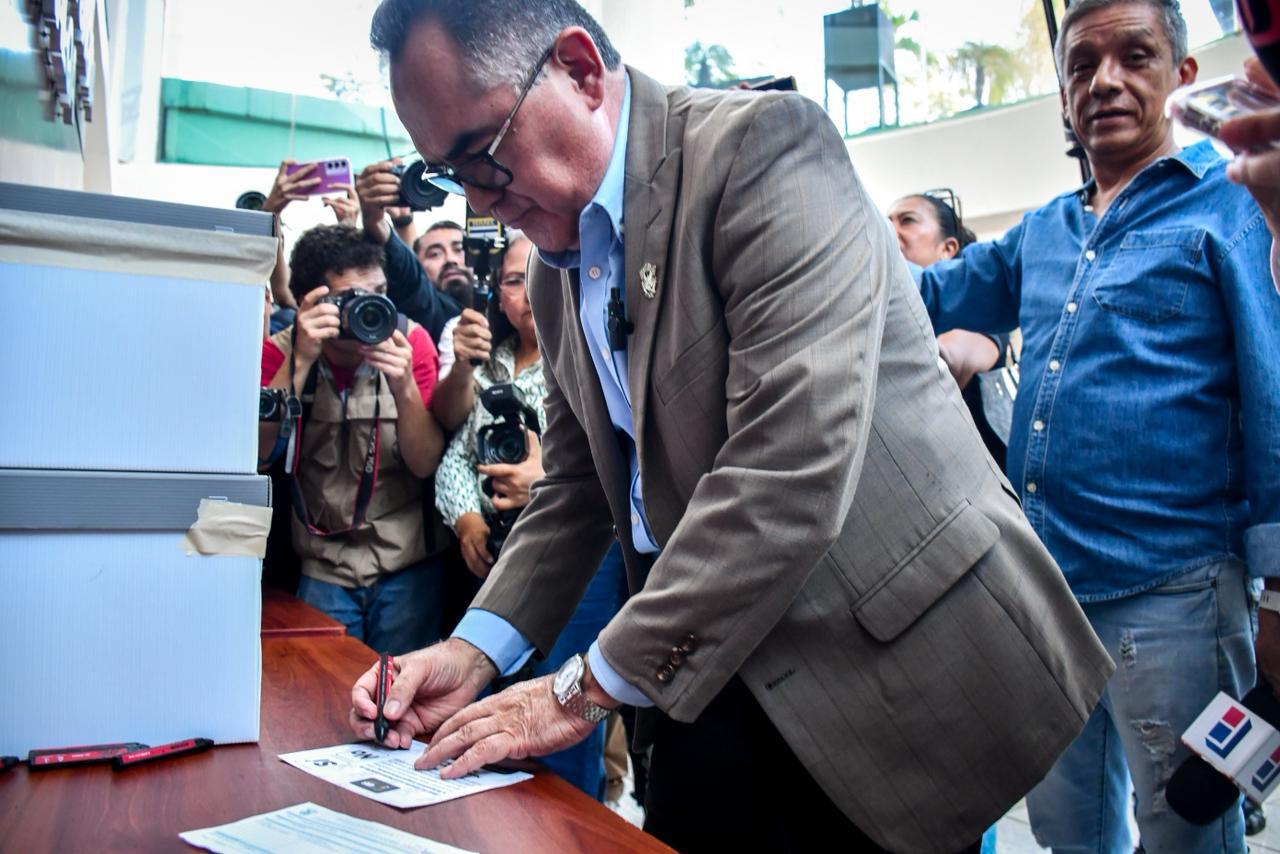 $!Rector de la UAS emite voto a favor de la reingeniería financiera en consulta universitaria