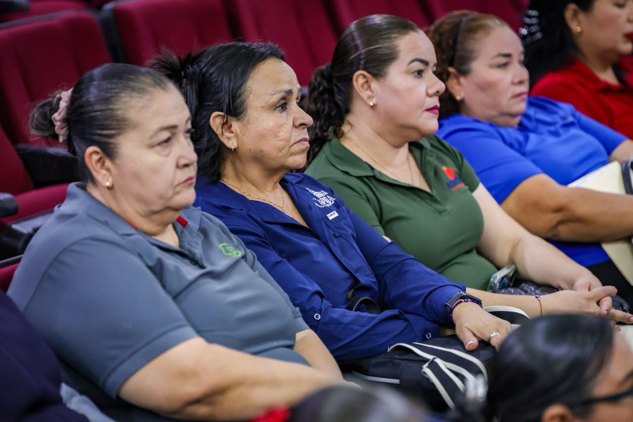 $!Buscan DIF Sinaloa proteger a niños jornaleros; capacita a trabajadoras sociales