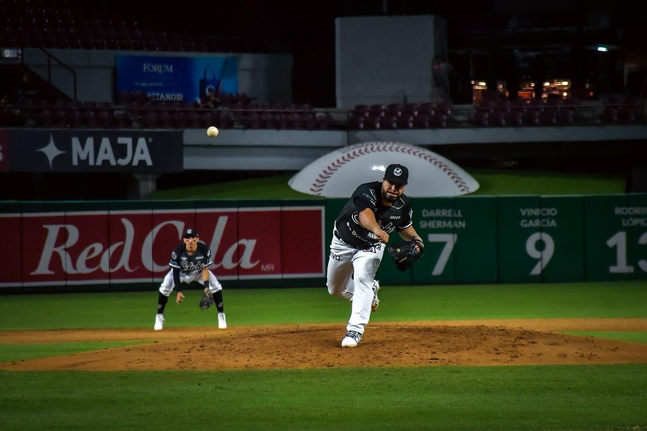 $!Tomateros reaccionan tarde y caen ante Jaguares en casa para que se empate la serie