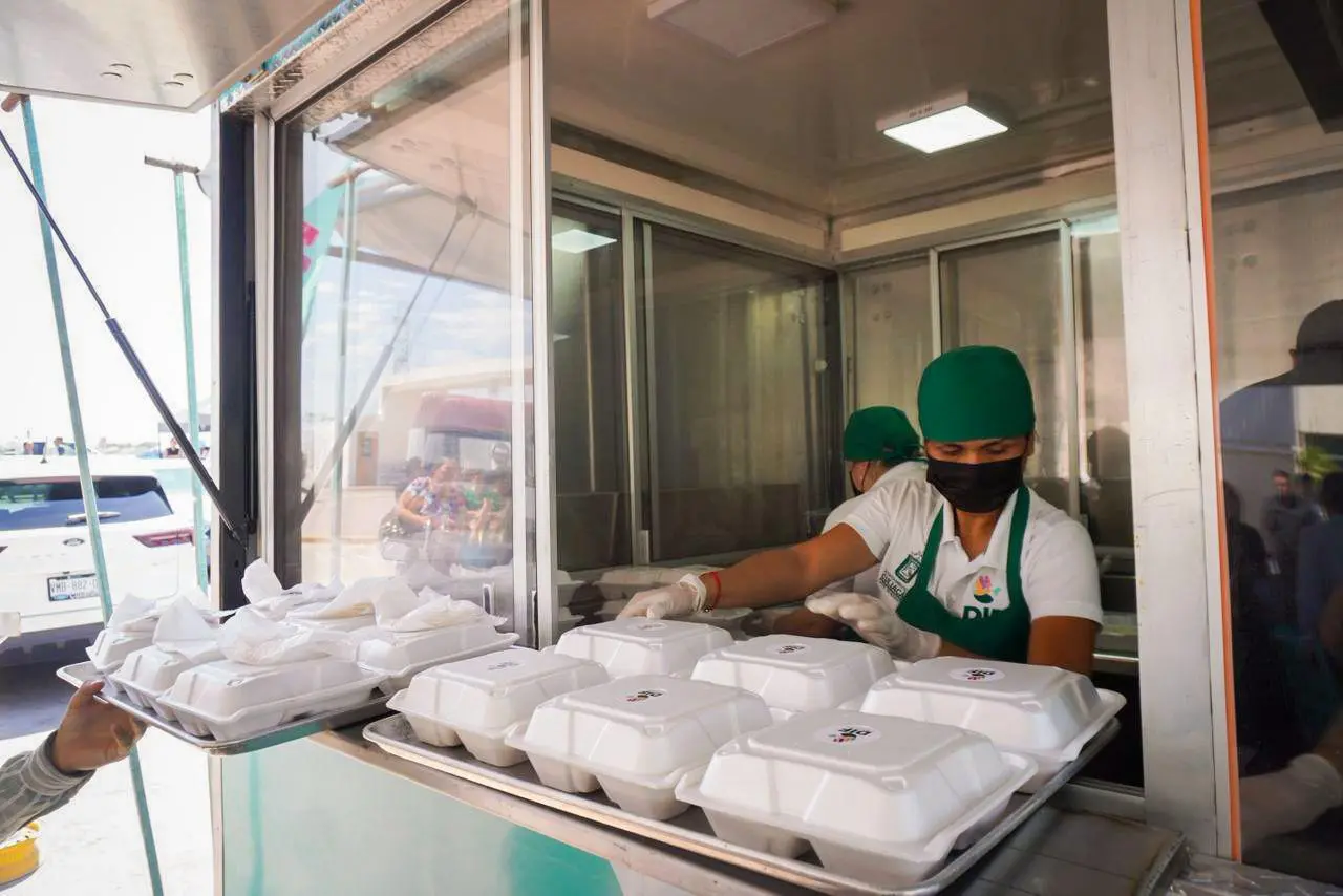 $!Llevan alimento y apoyo a familias en el Hospital General