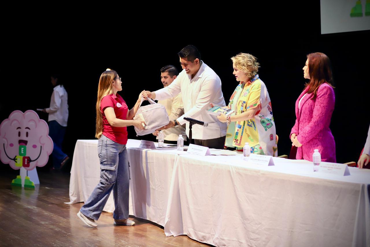 $!Brindan equipo y capacitación para diagnosticar alteraciones en neurodesarrollo de infancias en Sinaloa