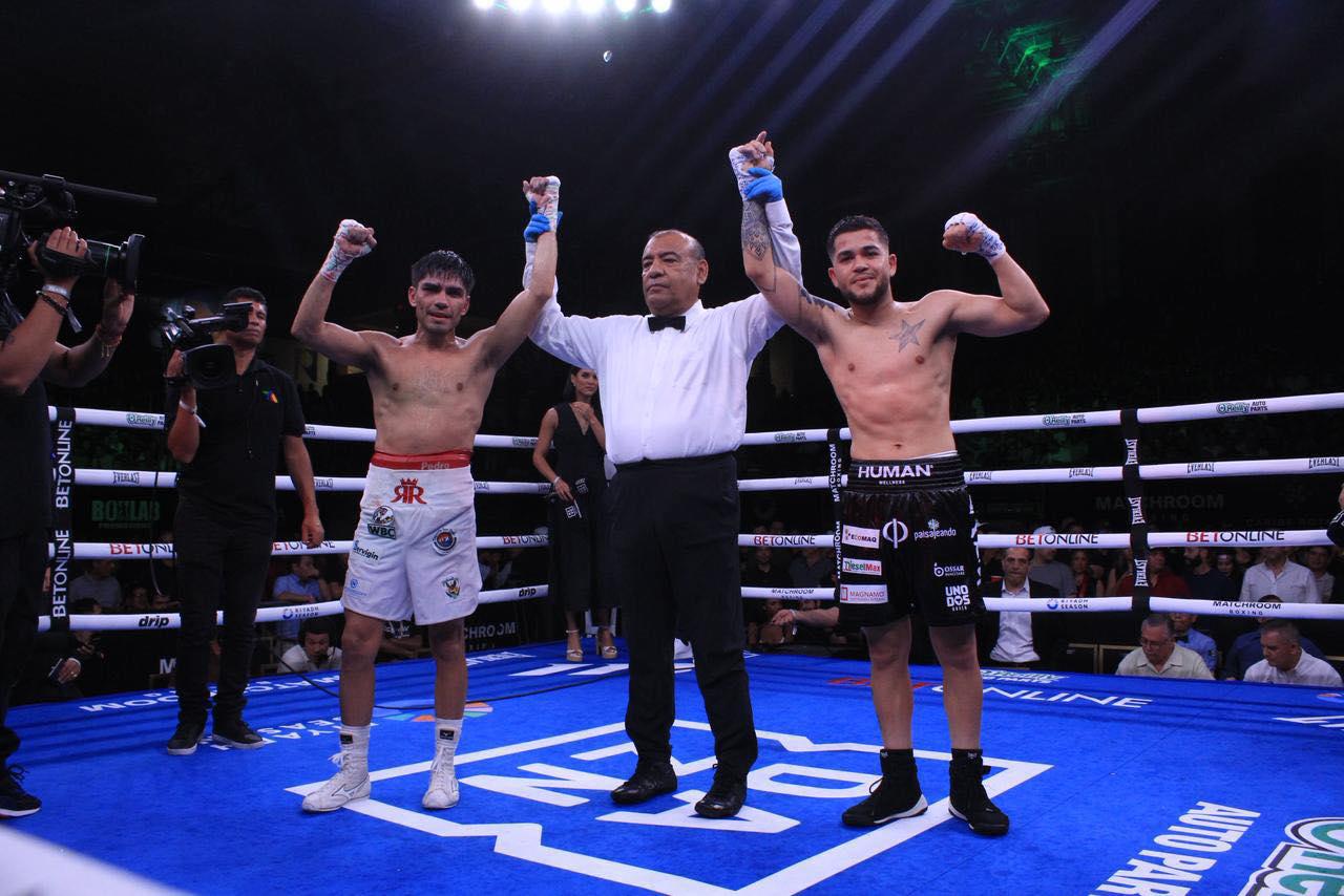 $!Eduardo ‘Sugar’ Núñez retiene su título FIB ante Díaz; Guevara y Molina empatan en polémico combate