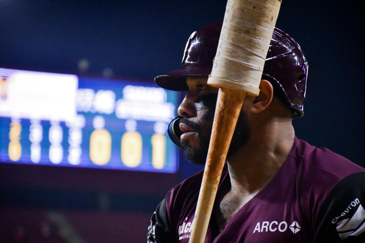 $!Tomateros de Culiacán evita la barrida ante Tucson