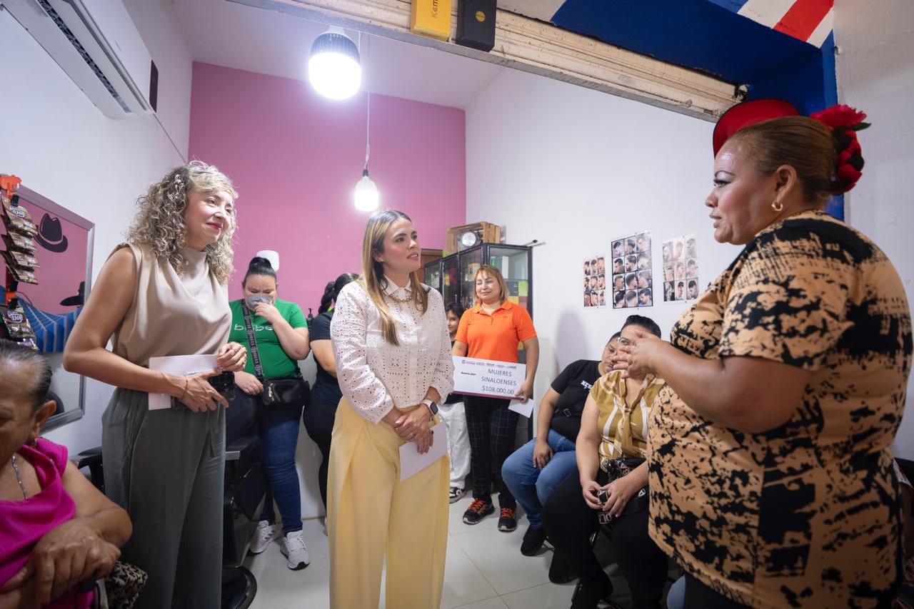 $!Gobierno de Culiacán entrega apoyos para 12 emprendedoras del Municipio