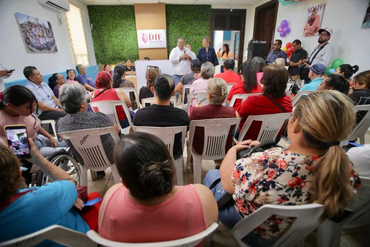 $!Entrega DIF Mazatlán apoyos económicos a 150 personas con discapacidad
