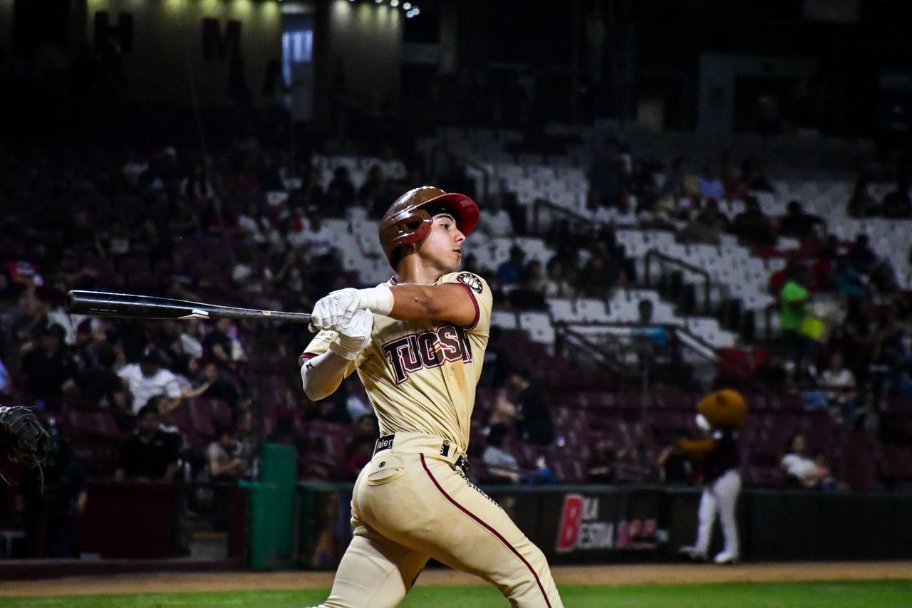 $!Tomateros de Culiacán evita la barrida ante Tucson