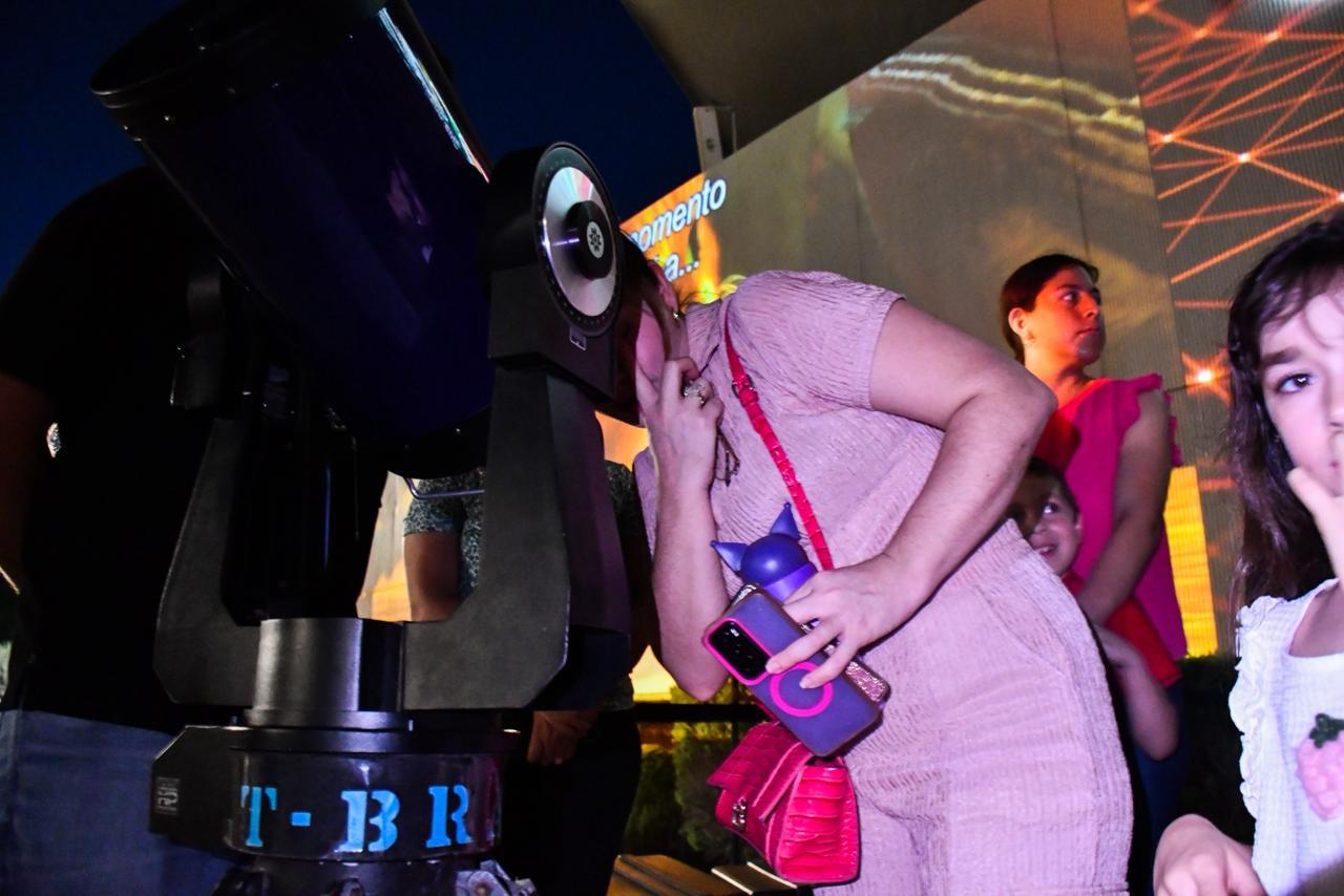 $!Centro de Ciencias de Sinaloa celebra la Noche Internacional de Observar la Luna