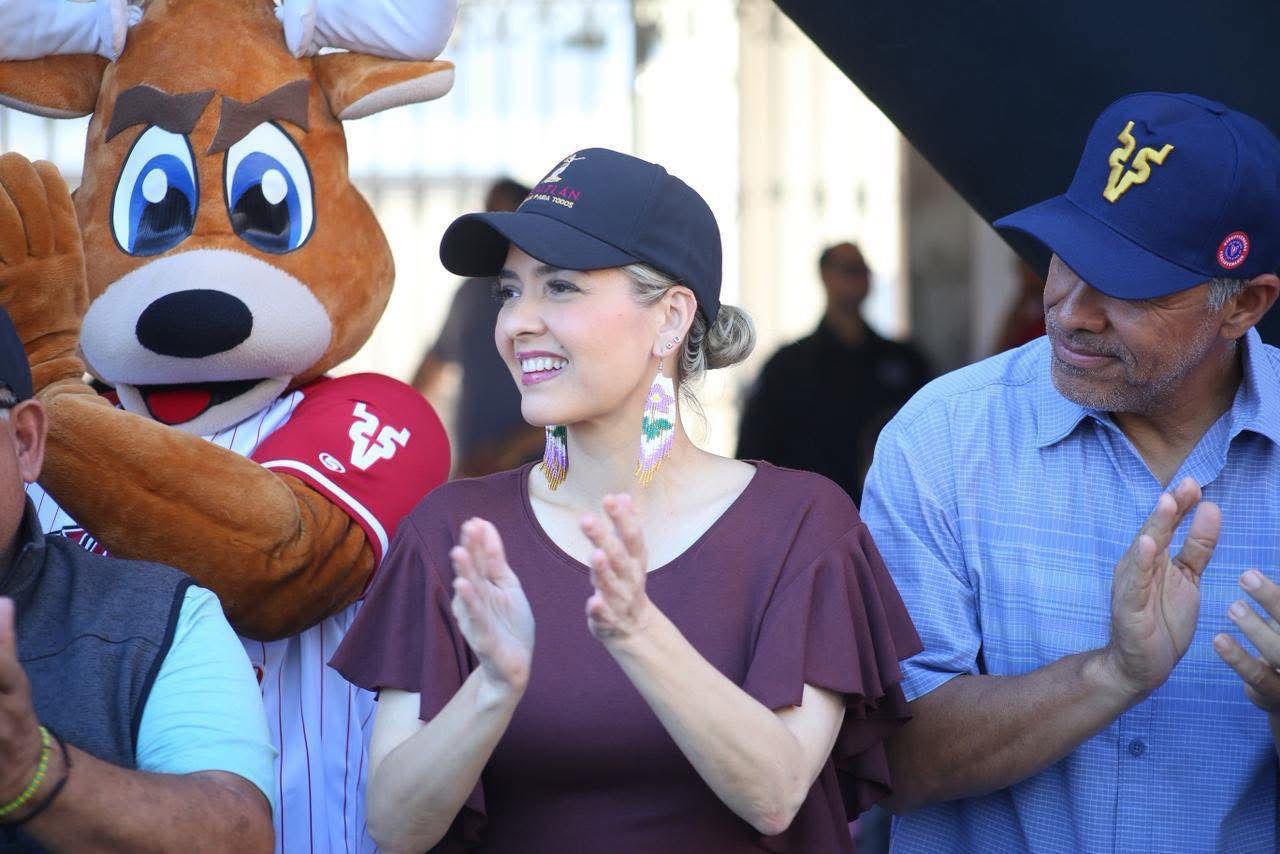 $!Mazatlán revive tras 15 años el desfile de ligas infantiles de beisbol en la Región IV