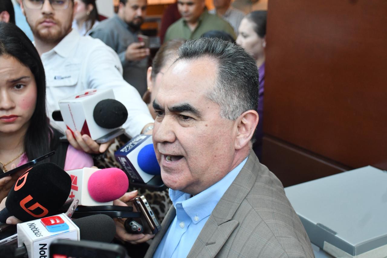 $!Rector de la UAS llama ‘oportunista’ a Sergio Torres; ‘él es quien anda en un carro de $2 millones’, responde